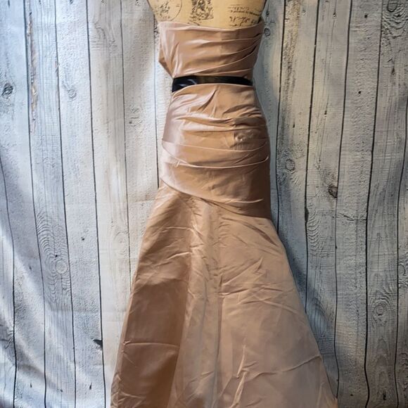 WTOO by Watters & Watters Strapless Champagne with Black Bow Maxi Gown size 2 - Picture 9 of 15